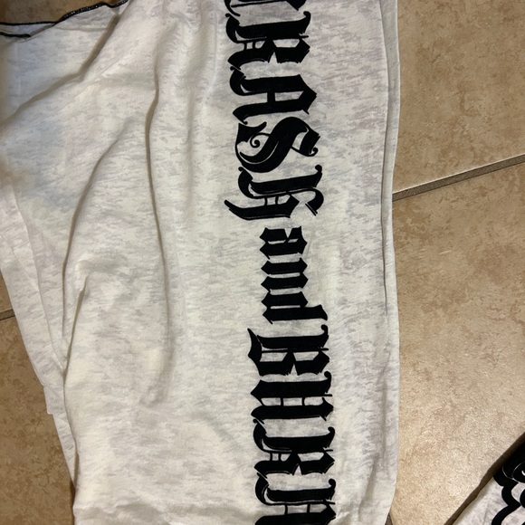 Crash and burn scarf with design brand new - Picture 4 of 6